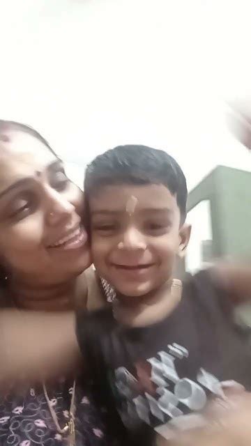 നീ എന്റെ അനിയത്തിക്കുട്ടി അല്ലേ .